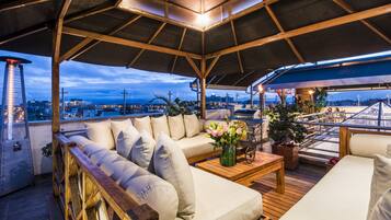 2 restaurants, breakfast, lunch, dinner served; Latin American cuisine