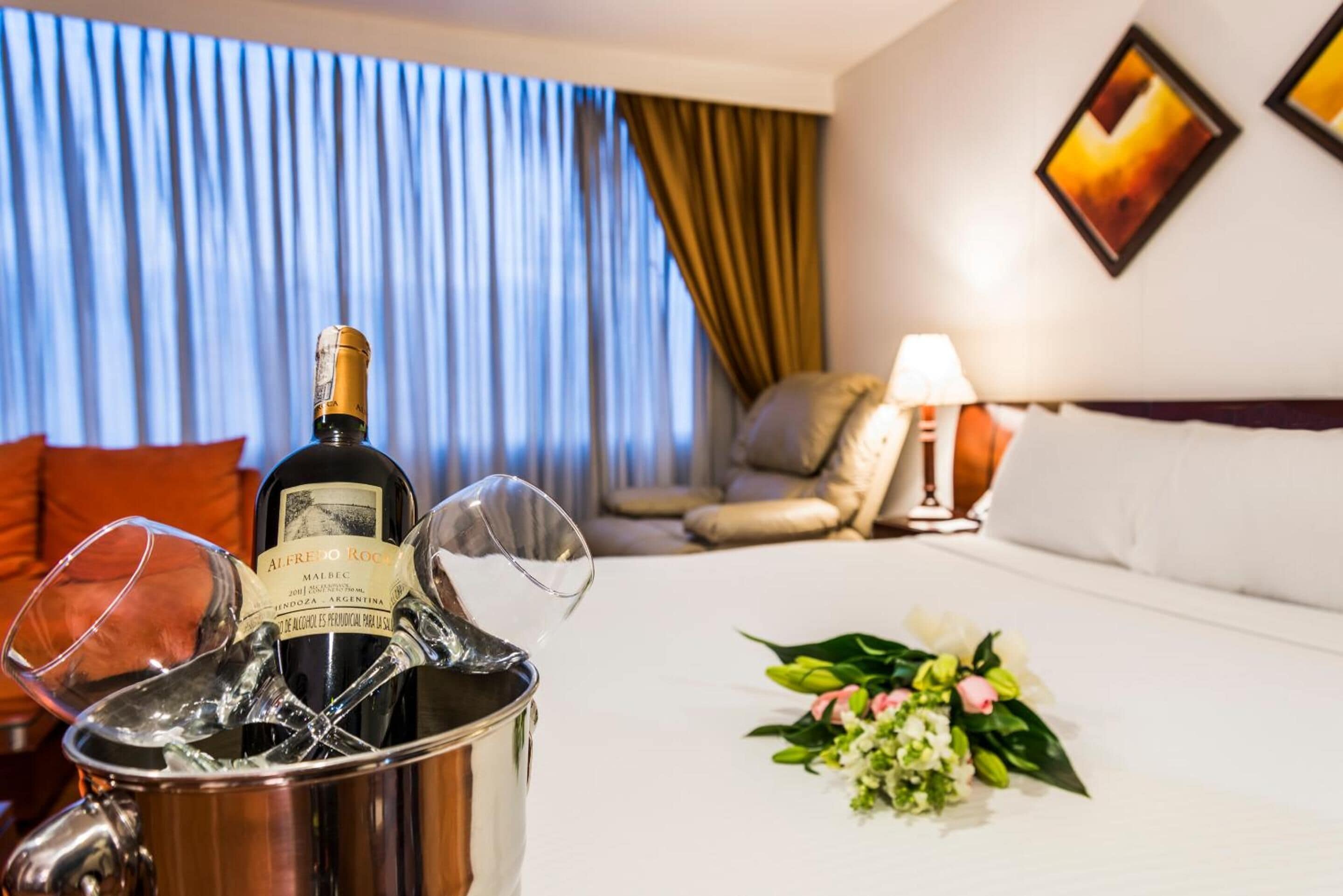 premium bedding, tempur-pedic beds, minibar, in-room safe