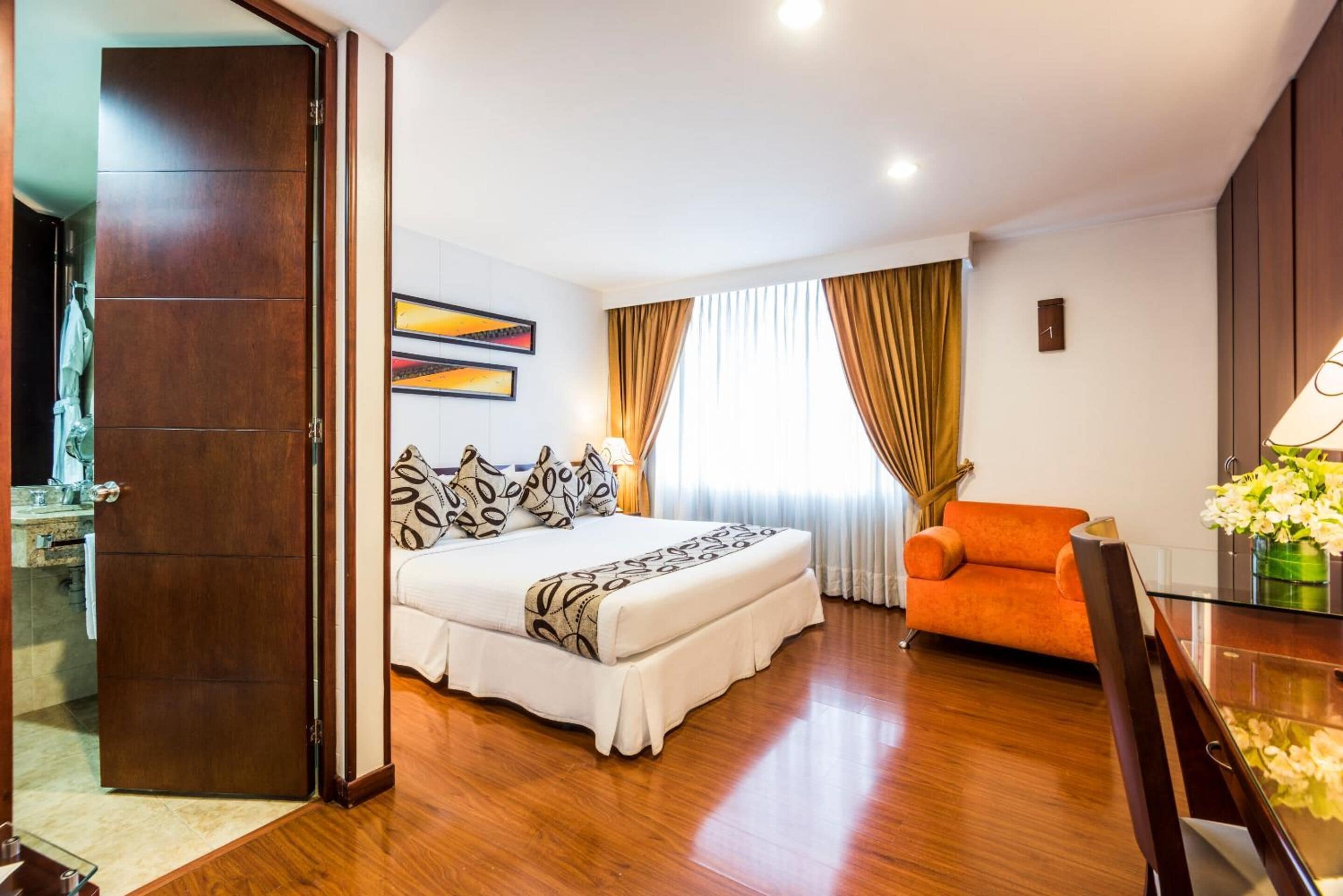 premium bedding, tempur-pedic beds, minibar, in-room safe