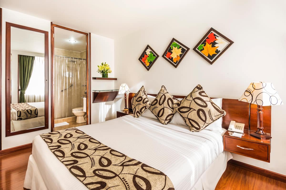 Premium bedding, Tempur-Pedic beds, minibar, in-room safe