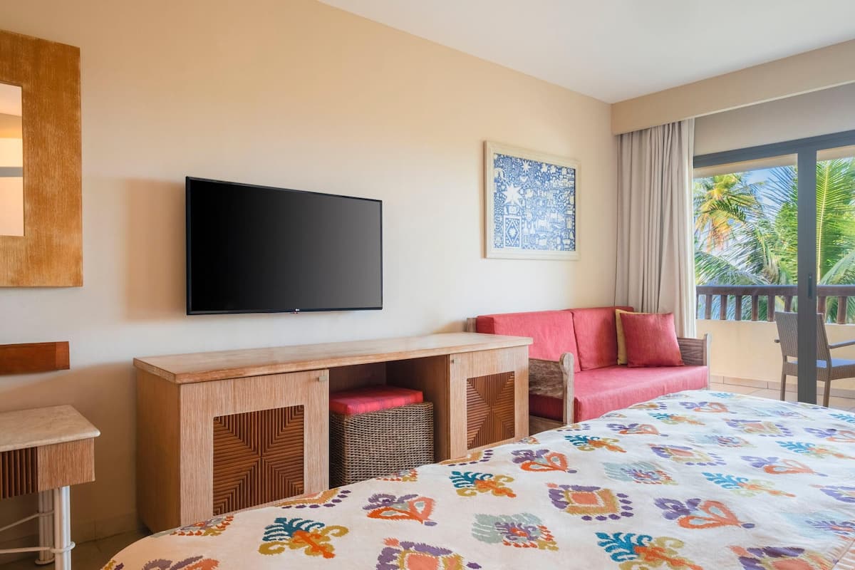 Premium bedding, minibar, in-room safe, blackout drapes