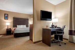Suite, 1 King Bed, Accessible, Non Smoking | Desk, blackout drapes, iron/ironing board, free WiFi - Comfort Suites Mobile (Mobile)