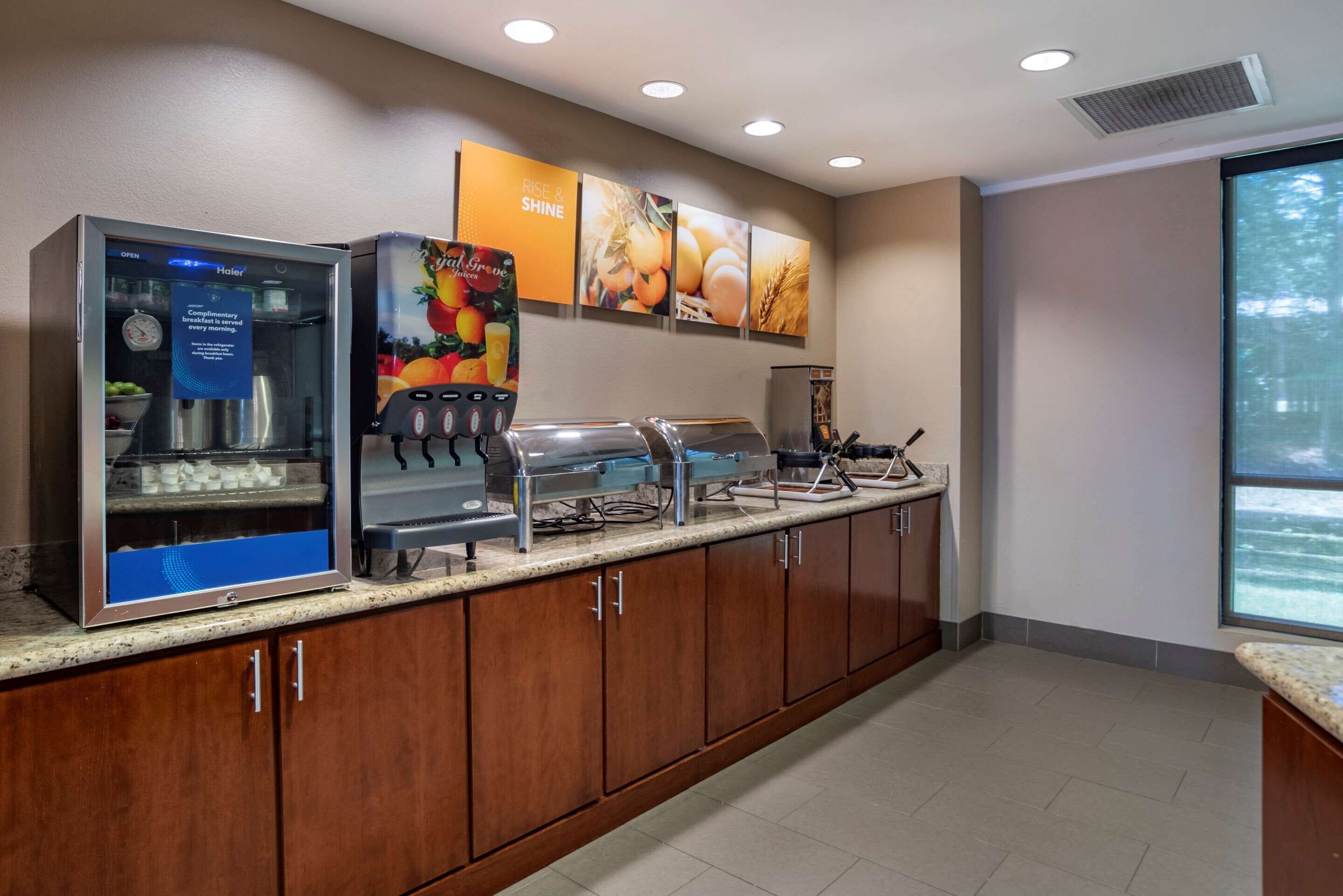 free buffet breakfast