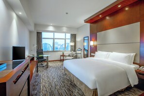 Minibar, in-room safe, desk, iron/ironing board