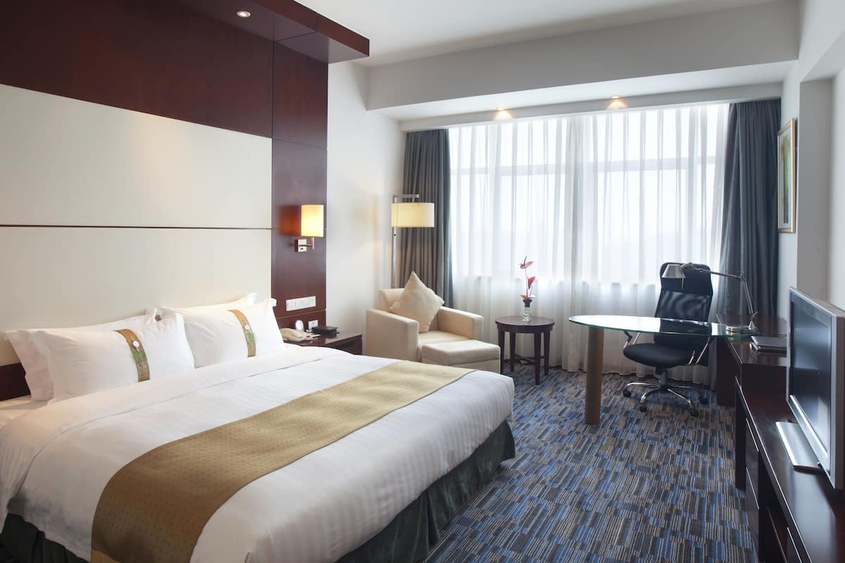 1 bedroom, minibar, in-room safe, desk