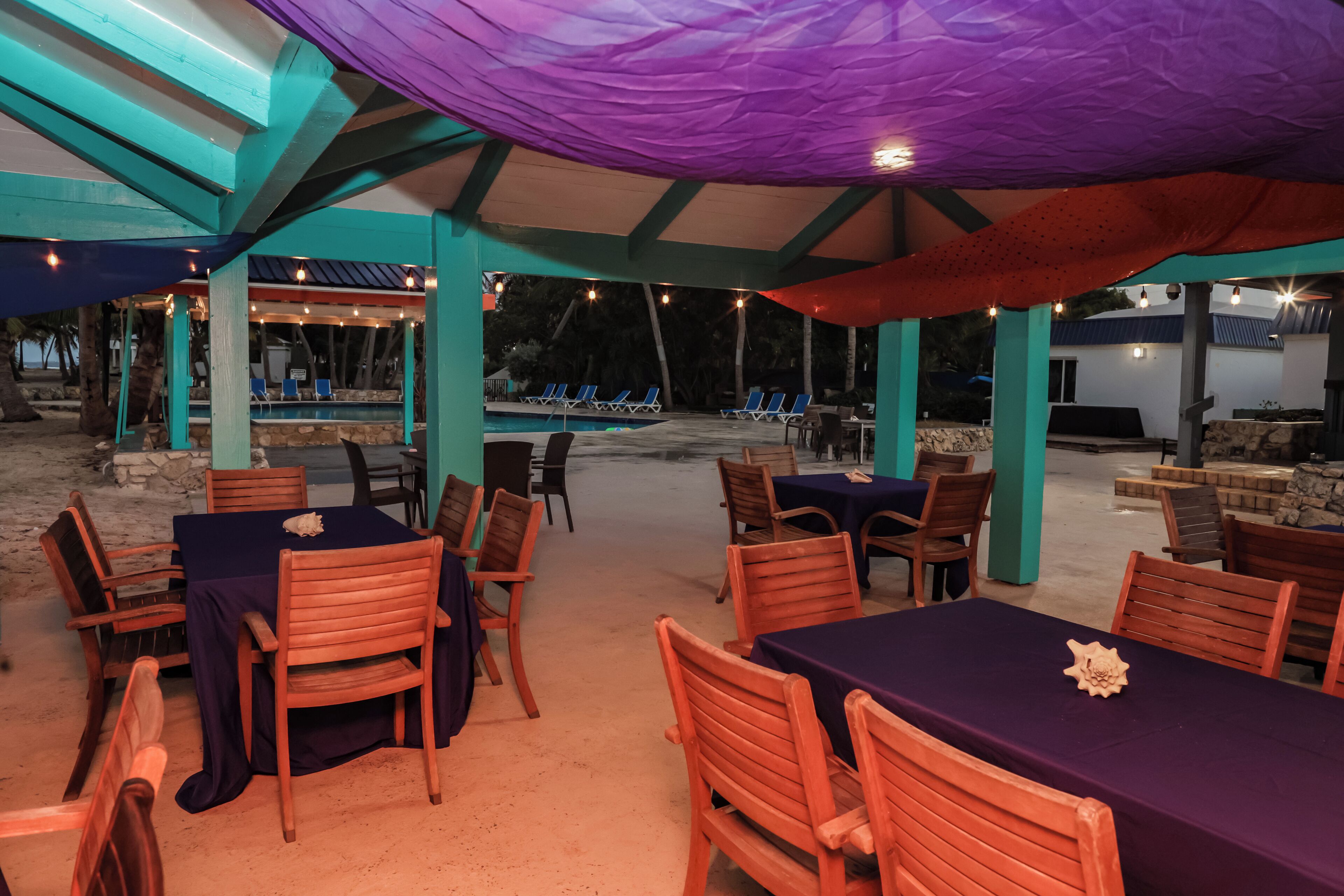 Aamiainen, lounas ja illallinen; näkymät rannalle 