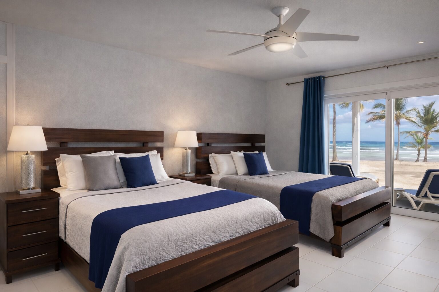 Phòng, 2 giường cỡ queen | Bộ đồ giường cao cấp, khu vực làm việc phù hợp cho laptop 