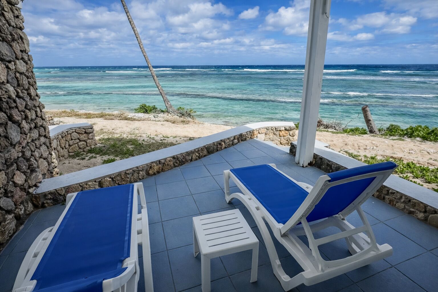 Deluxe Room, 1 King Bed | Balcony view