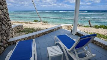 Deluxe Room, 1 King Bed | Balcony view