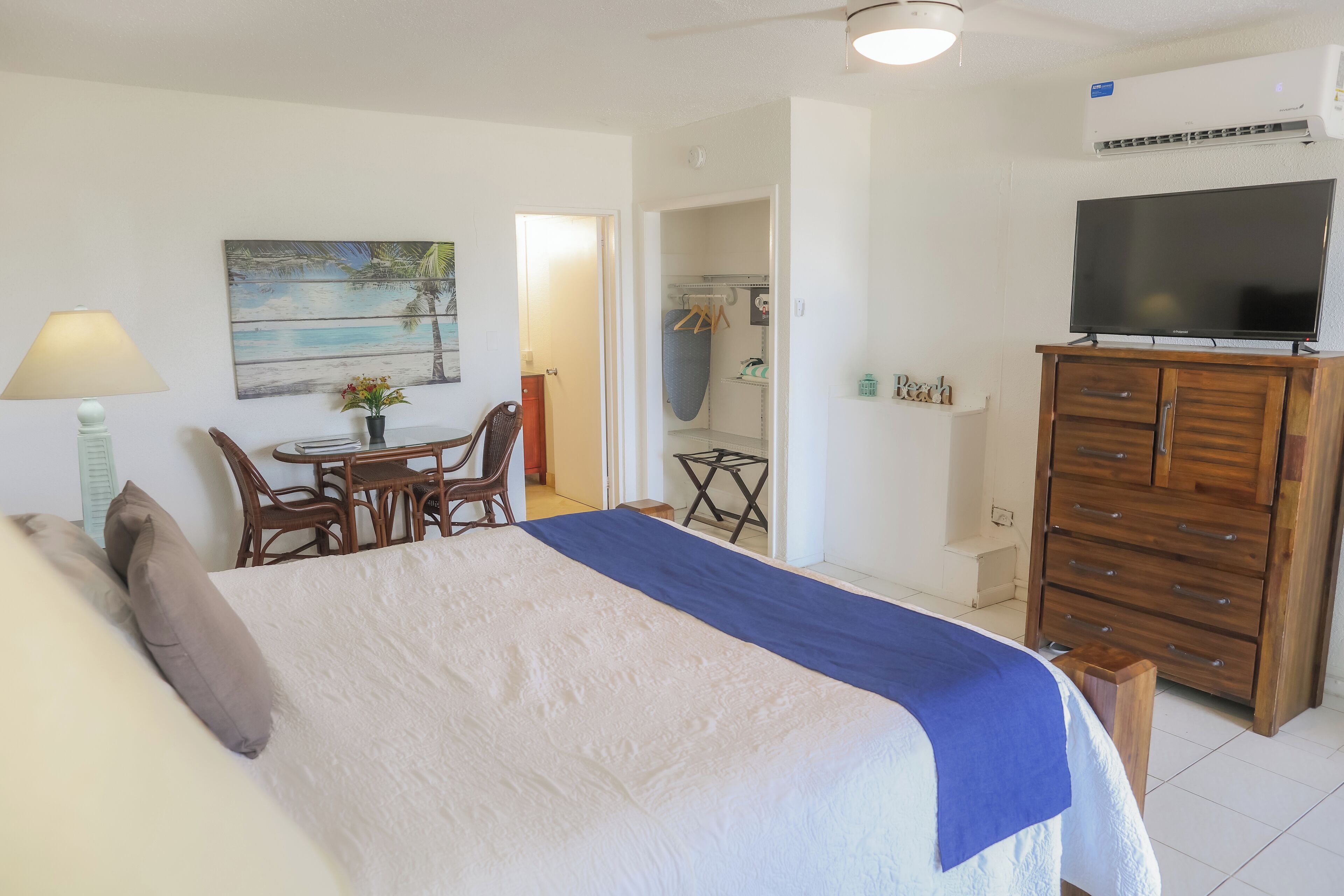 Queen Bed, Beach View, Beachfront | Premium bedding, laptop workspace, blackout drapes, iron/ironing board