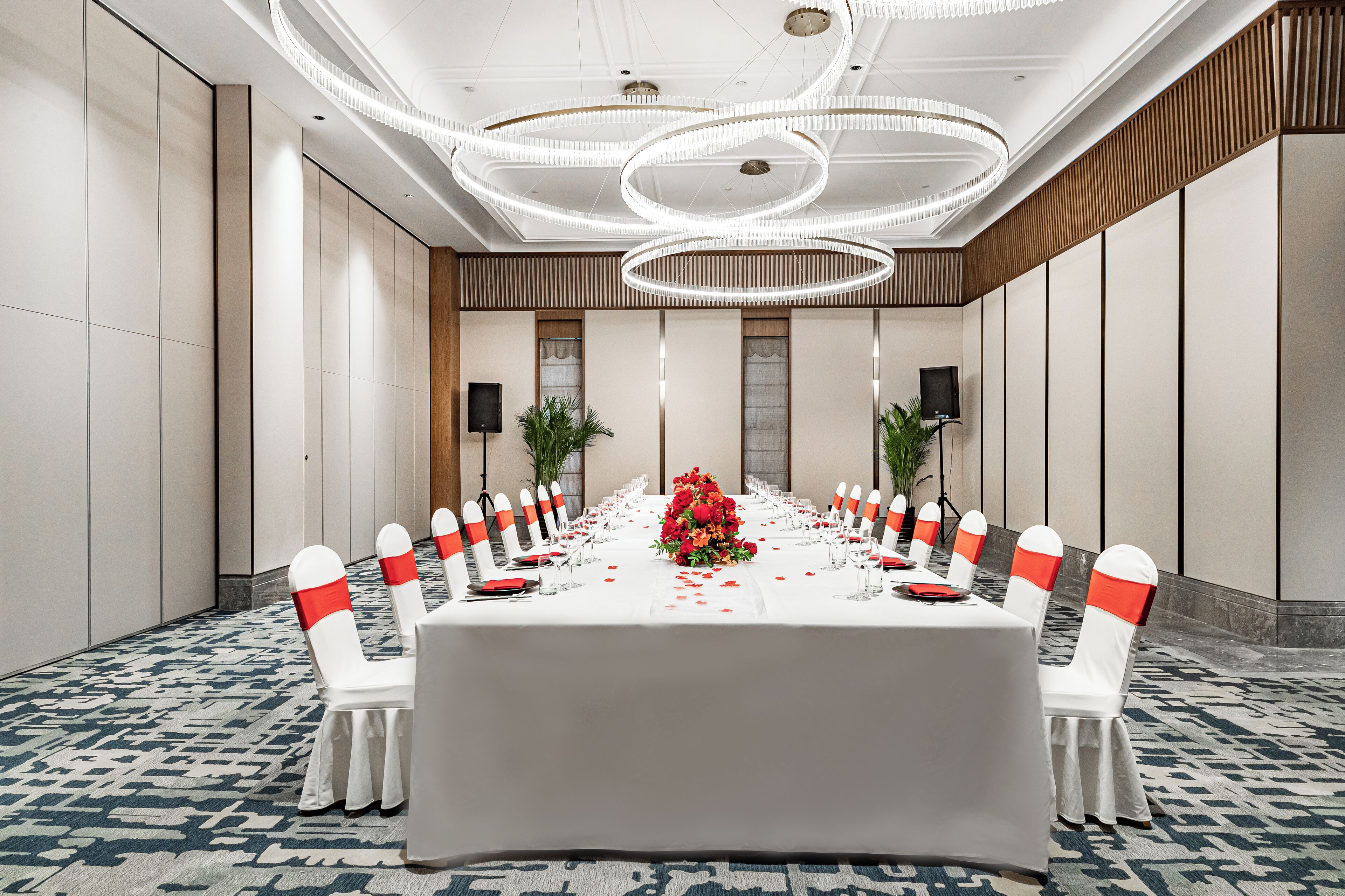 2 restaurants, breakfast, lunch, dinner served; chinese cuisine