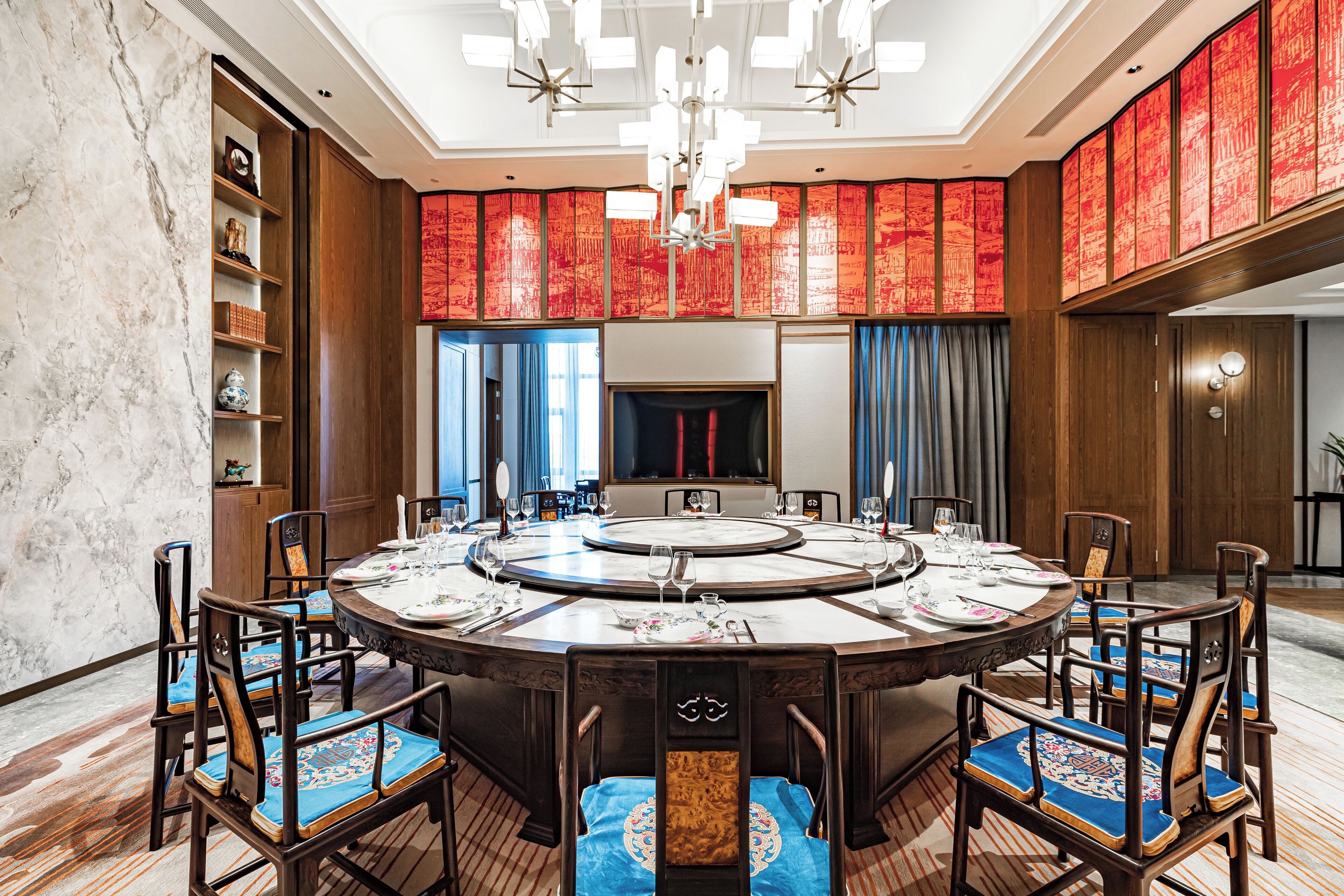 2 restaurants, breakfast, lunch, dinner served; chinese cuisine