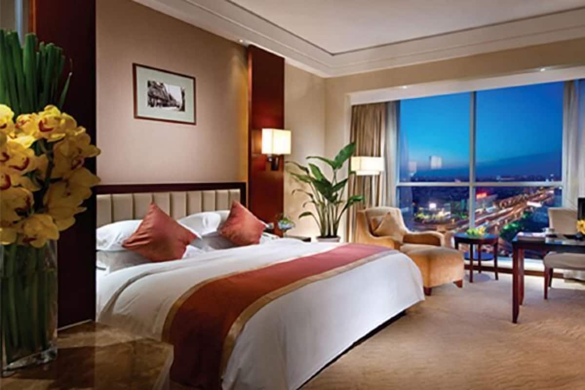 1 bedroom, minibar, in-room safe, desk