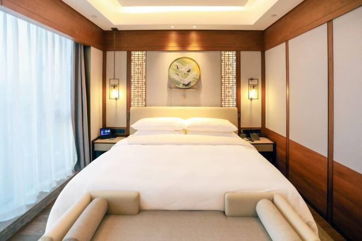 Minibar, in-room safe, desk, blackout curtains