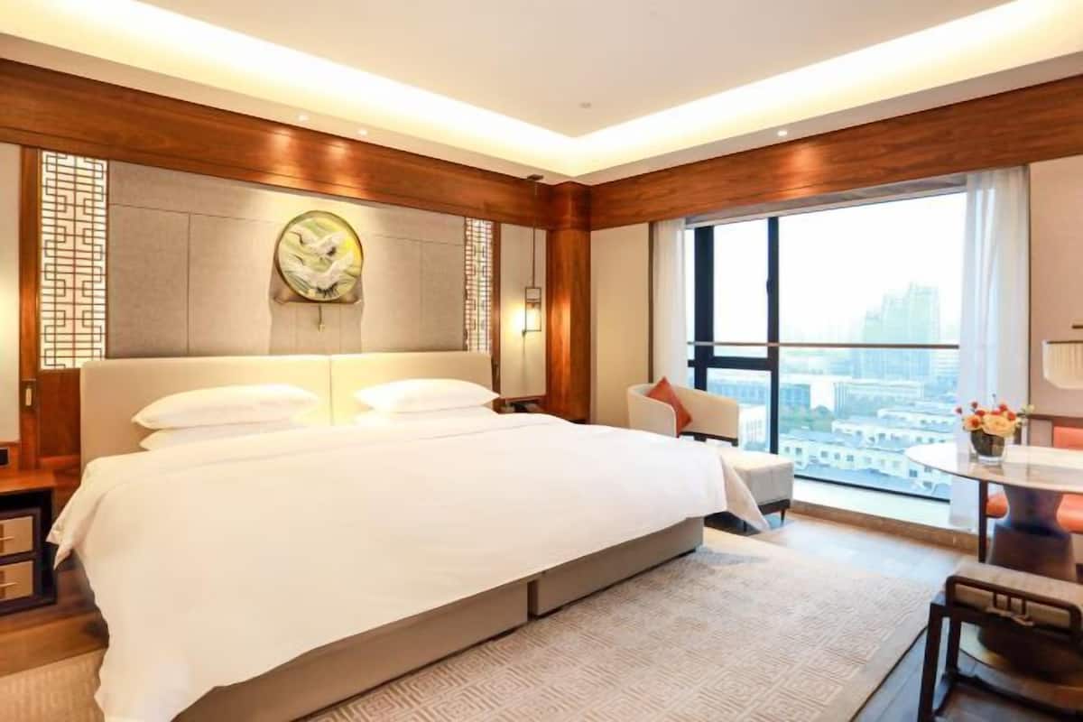 1 bedroom, minibar, in-room safe, desk