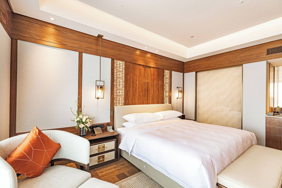 City Double Room Single Use | Minibar, in-room safe, desk, blackout curtains