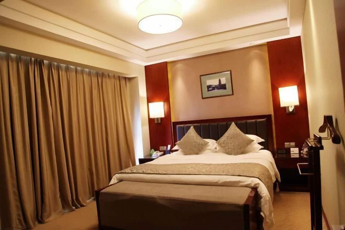 1 bedroom, minibar, in-room safe, desk