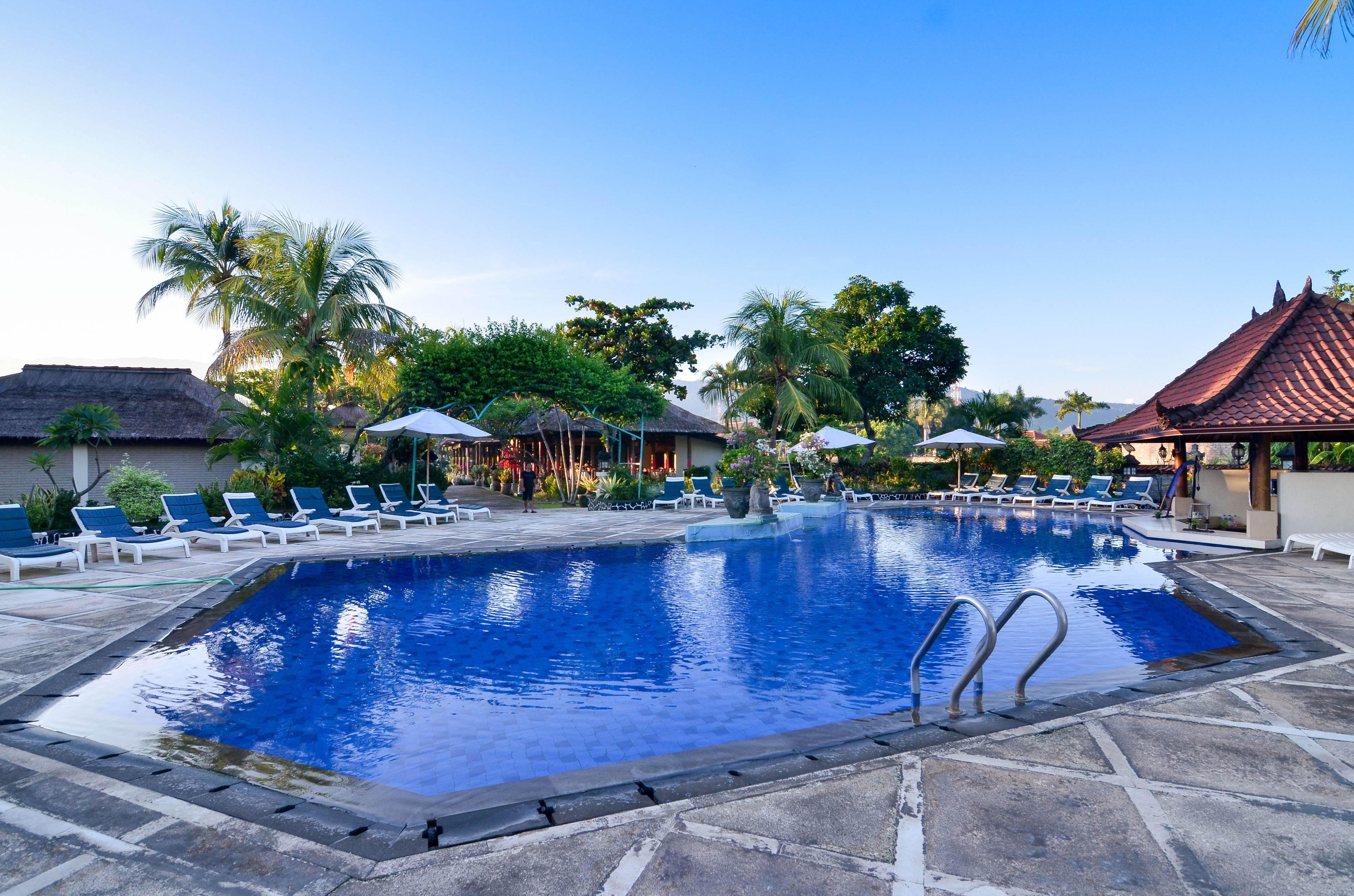 Bar junto a la piscina