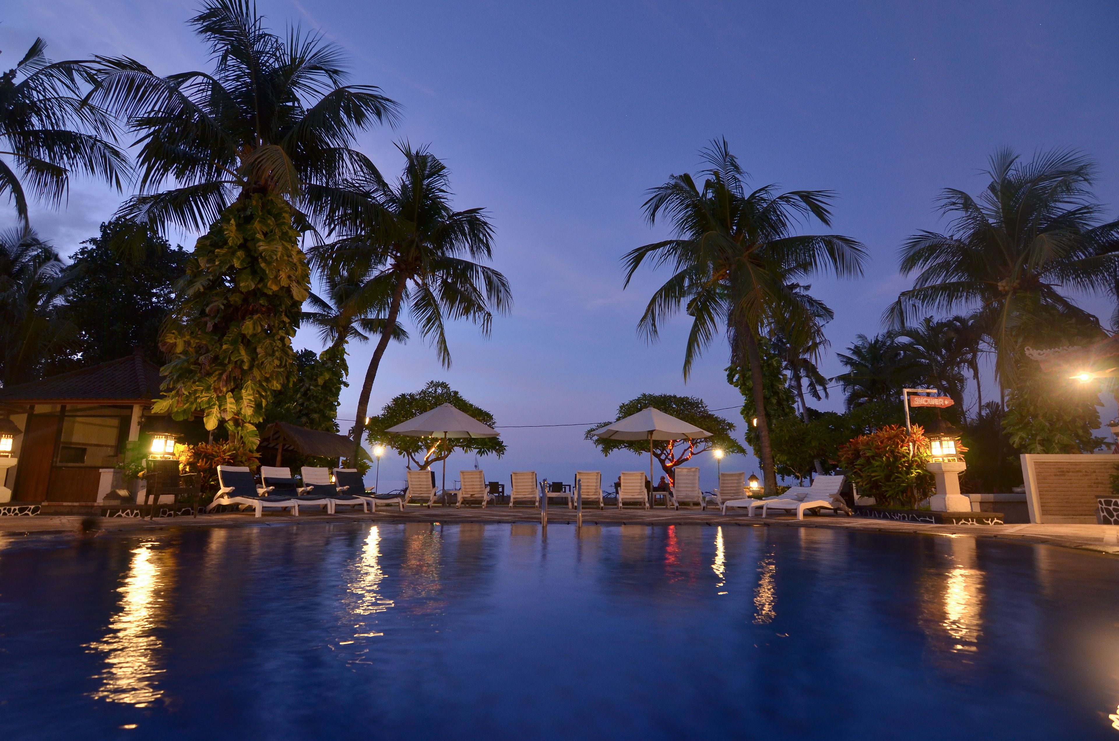 Outdoor pool, pool loungers