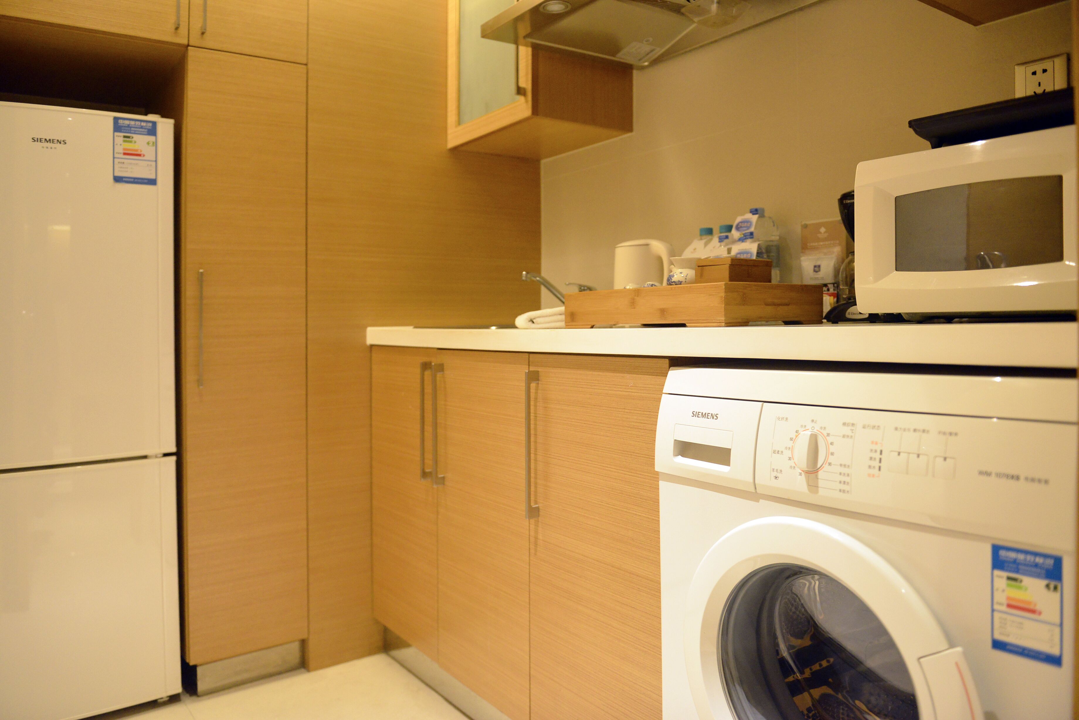 business room | down duvets, minibar, in-room safe, desk