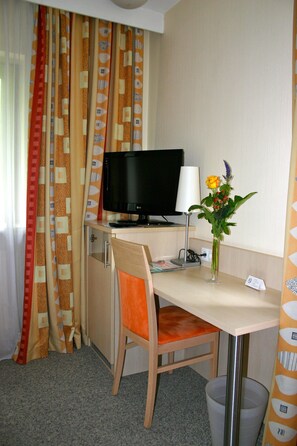 Premium bedding, minibar, in-room safe, desk - Hotel Petzengarten (Nuremberg)
