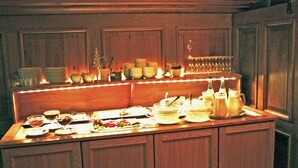A buffet setup with various dishes and beverages. - Hotel Petzengarten (Nuremberg)