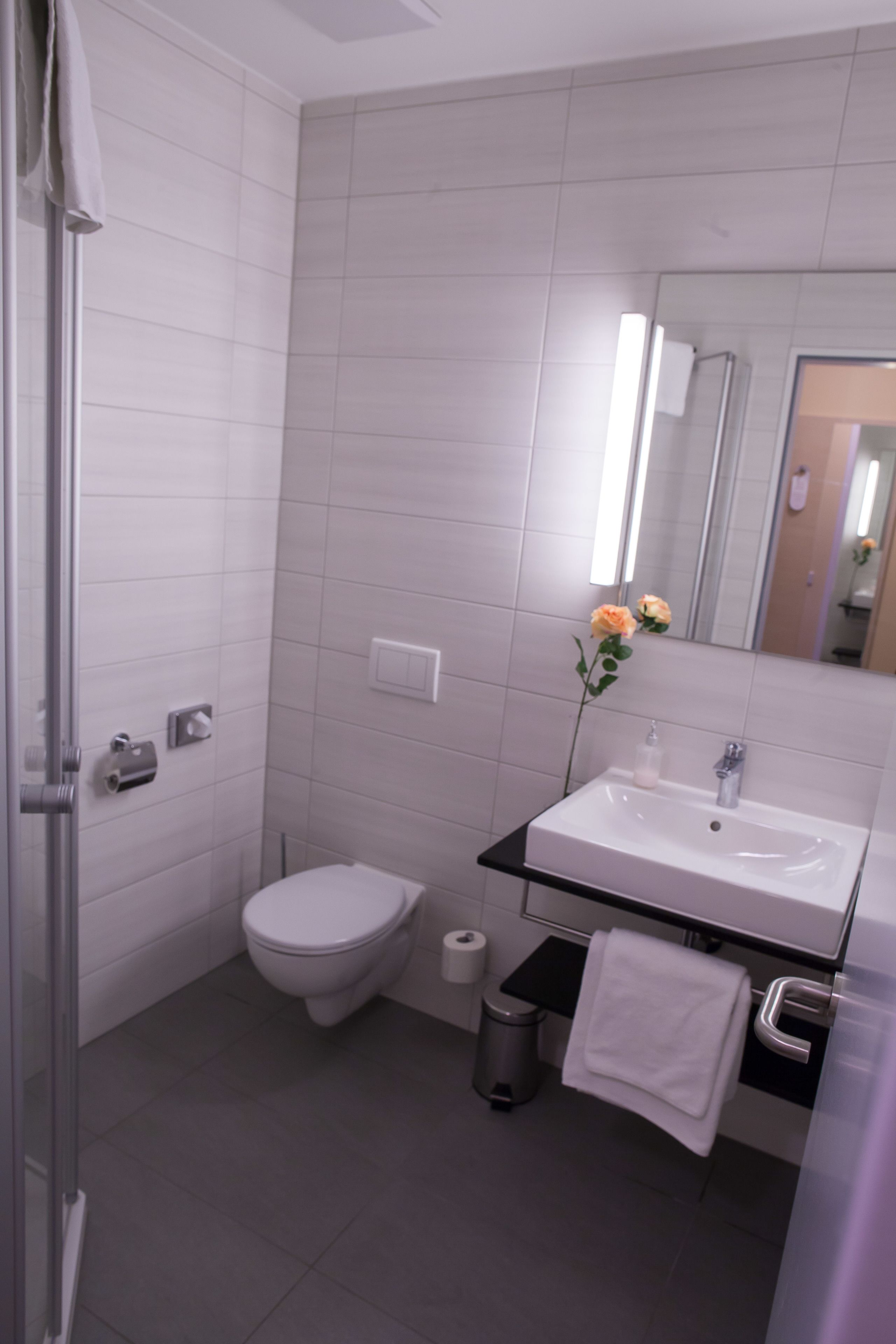 comfort single room | bathroom | shower, free toiletries, hair dryer, towels