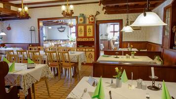 Lunch and dinner served, German cuisine