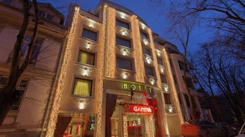 Fachada del alojamiento - Noche