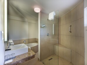 Deluxe Room, Multiple Beds (Rondavel) | Bathroom - ANEW Hotel Hluhluwe (Hluhluwe)