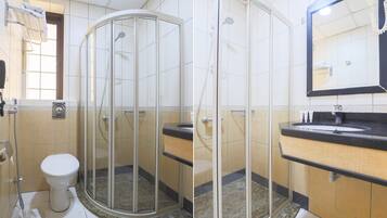 Douche, articles de toilette gratuits, sĂšche-cheveux