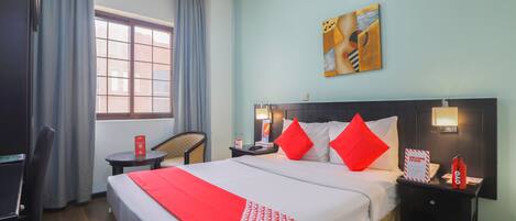 Minibar, coffre-fort, bureau