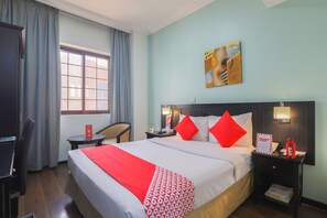 Minibar, in-room safe, desk, laptop workspace - Eureka Hotel (Dubai)