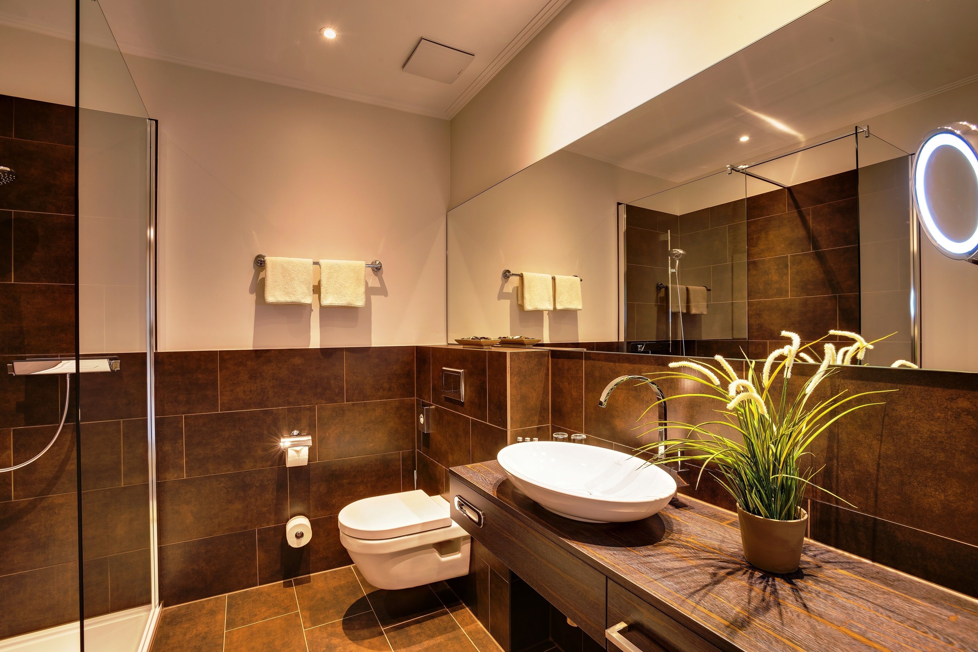 deluxe double room (promenade) | bathroom | free toiletries, hair dryer, bathrobes, slippers