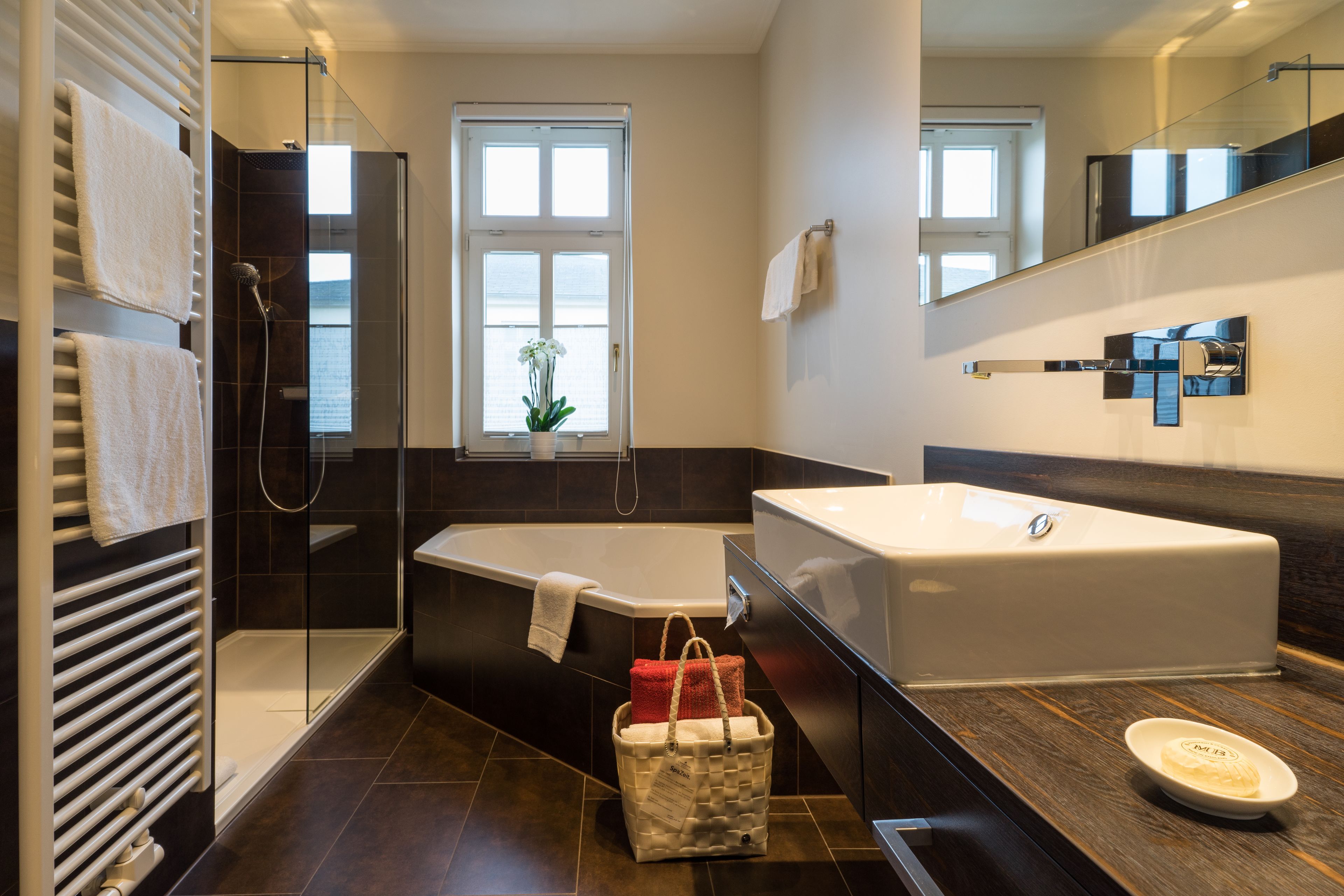 junior suite | bathroom | free toiletries, hair dryer, bathrobes, slippers