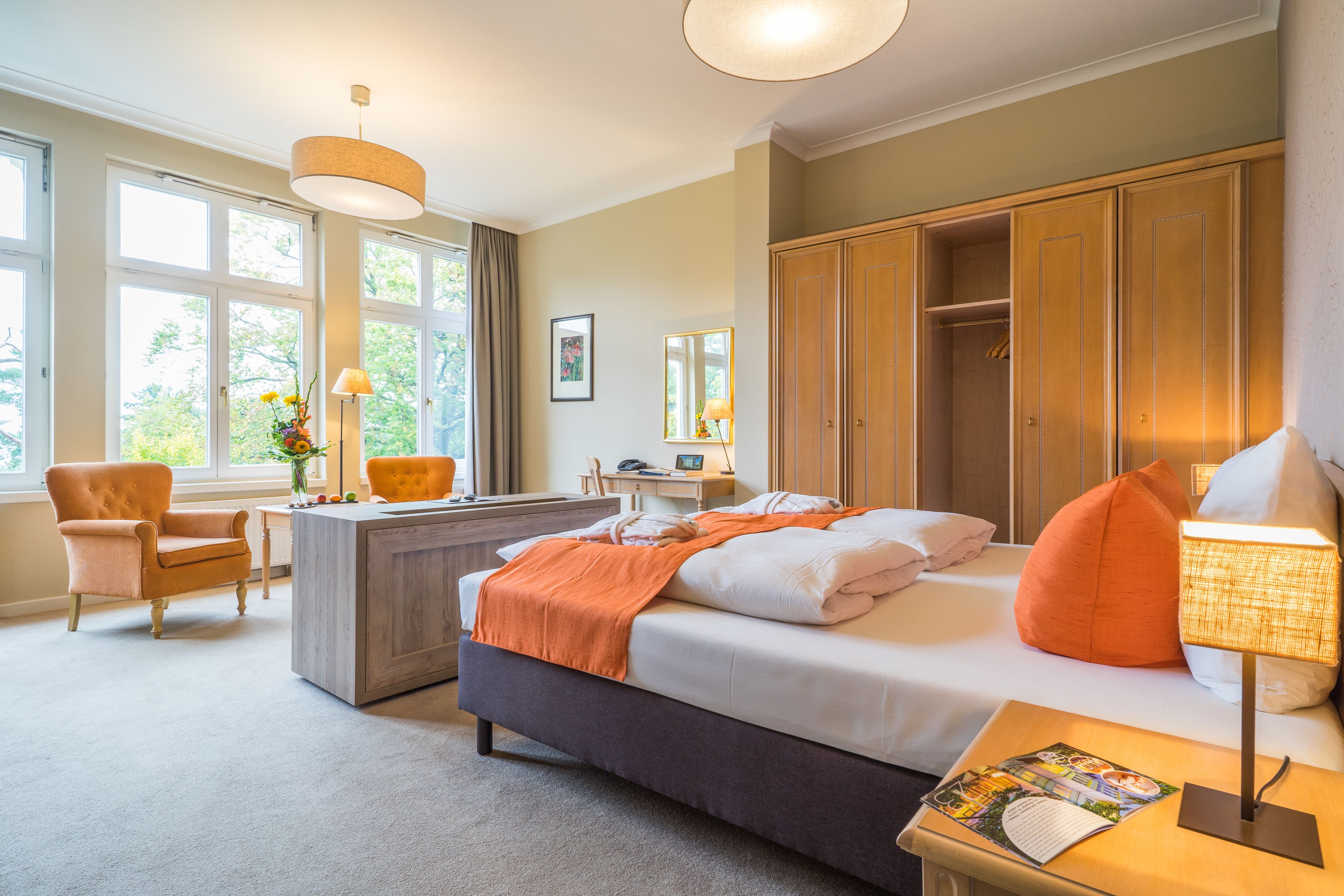 junior suite | living room | flat-screen tv