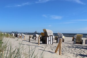 En la playa, arena blanca