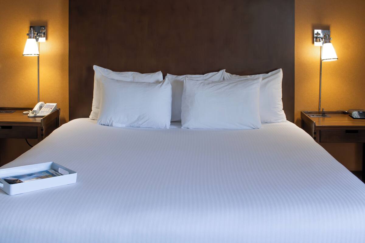 deluxe room, 1 king bed | 2 bedrooms, pillow-top beds, desk, laptop workspace