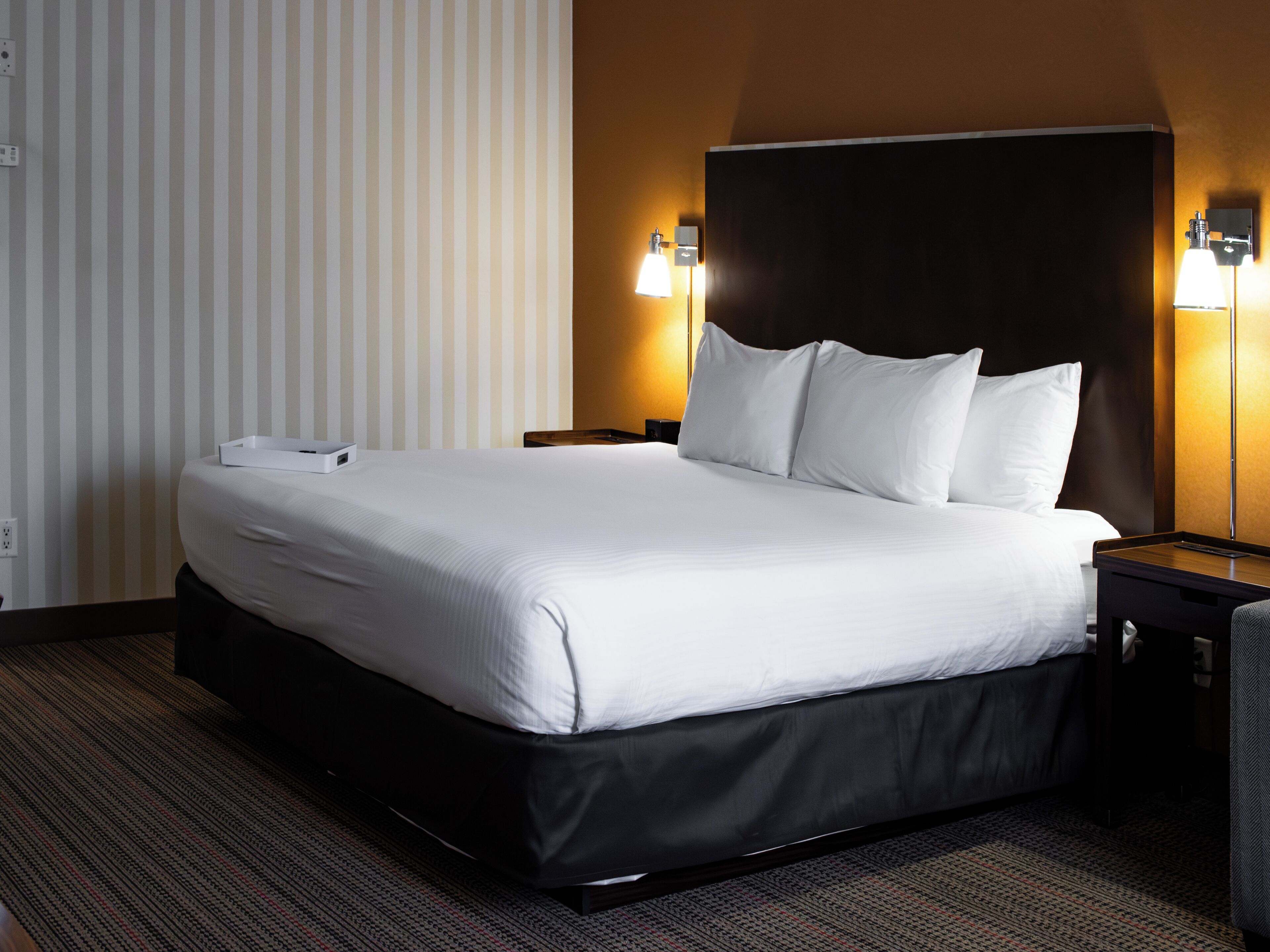 Standardzimmer, 1 King-Bett | Pillowtop-Betten, Schreibtisch, laptopgeeigneter Arbeitsplatz