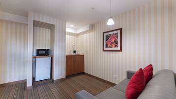 Standard Suite, 1 Queen Bed with Sofa bed | Pillowtop beds, desk, laptop workspace, iron/ironing board