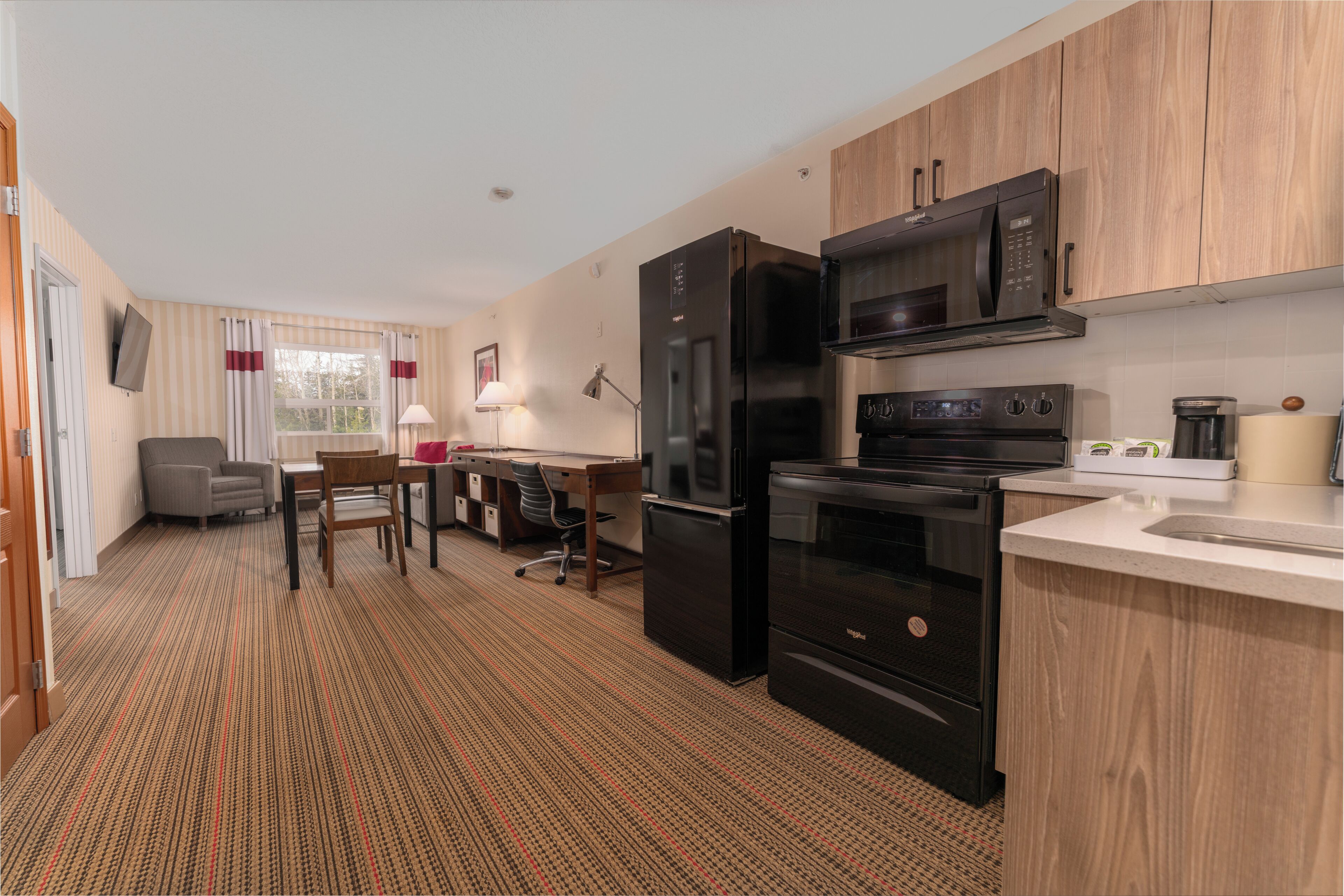 Premium Room, 1 Queen Bed, Kitchen