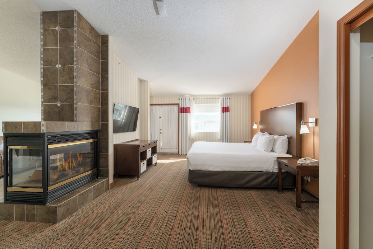 Superior Room, 1 King Bed, Balcony