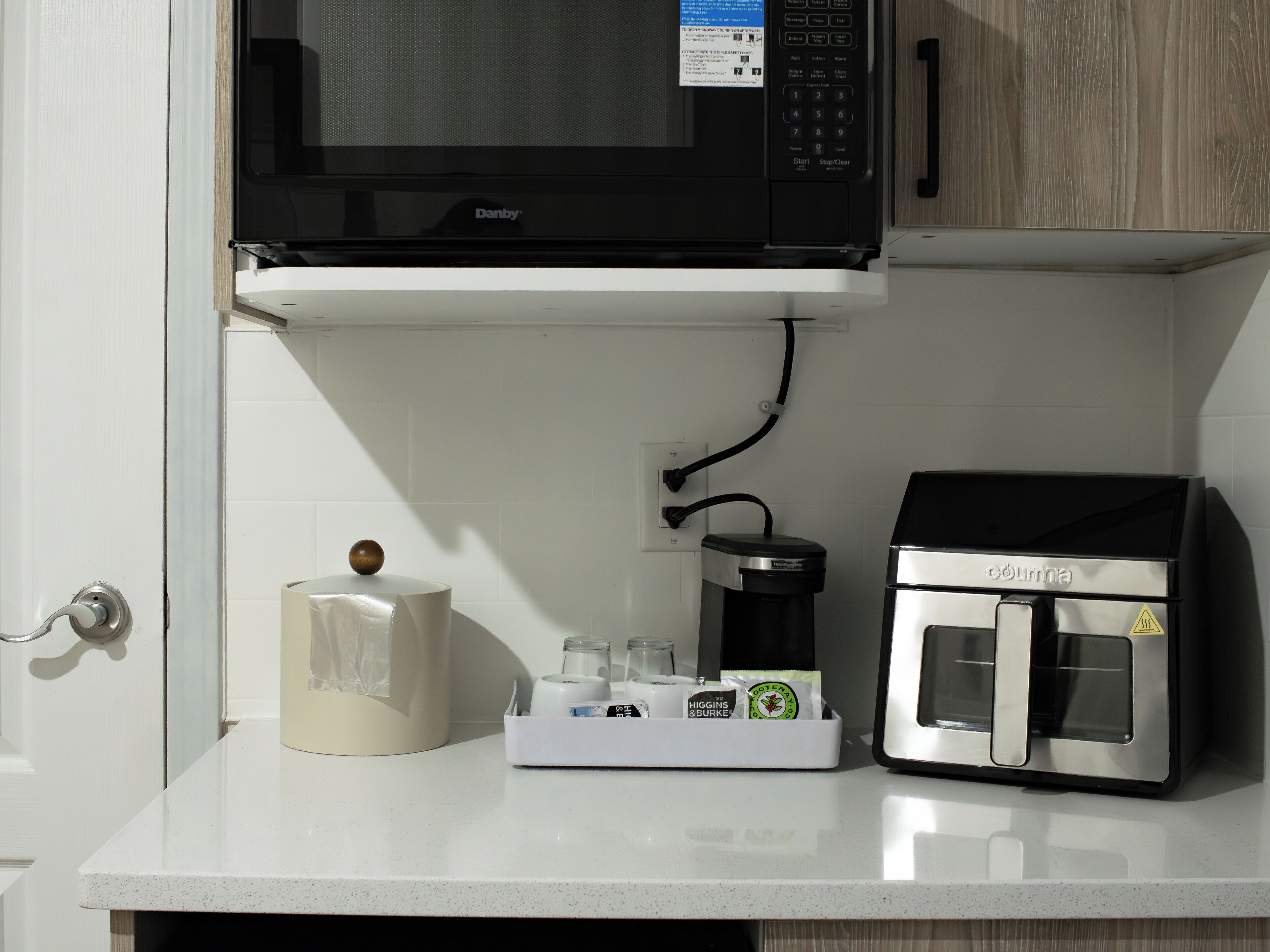 2 bedrooms, pillow-top beds, desk, laptop workspace