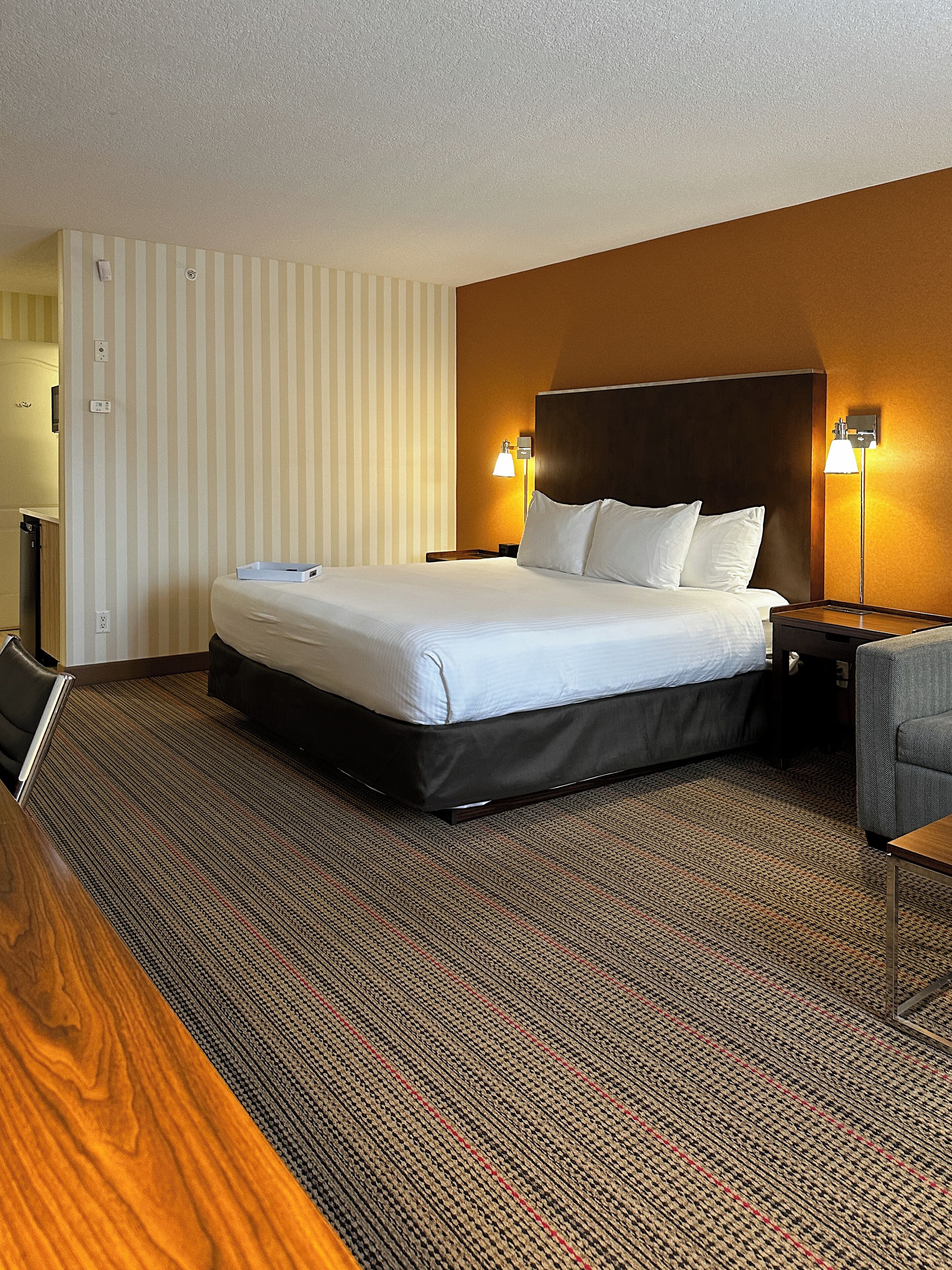 standard room, 1 king bed | 2 bedrooms, pillow-top beds, desk, laptop workspace