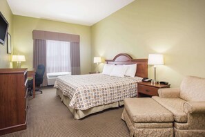 Standard Room, 1 King Bed | Desk, soundproofing, iron/ironing board, free cribs/infant beds - Days Inn & Suites by Wyndham Swainsboro (Swainsboro)