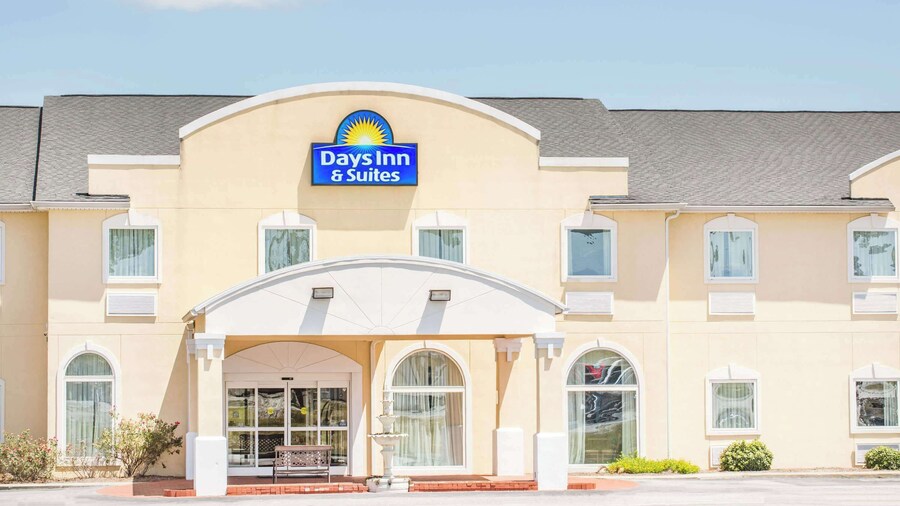 Days Inn & Suites by Wyndham Swainsboro