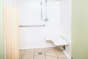 Accessible bathroom - Days Inn & Suites by Wyndham Swainsboro (Swainsboro)