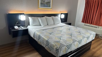 Escritorio, espacio para trabajar con laptop y wifi gratis