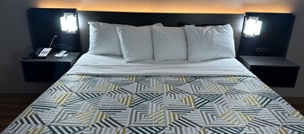 Motel 6 Alvarado, TX