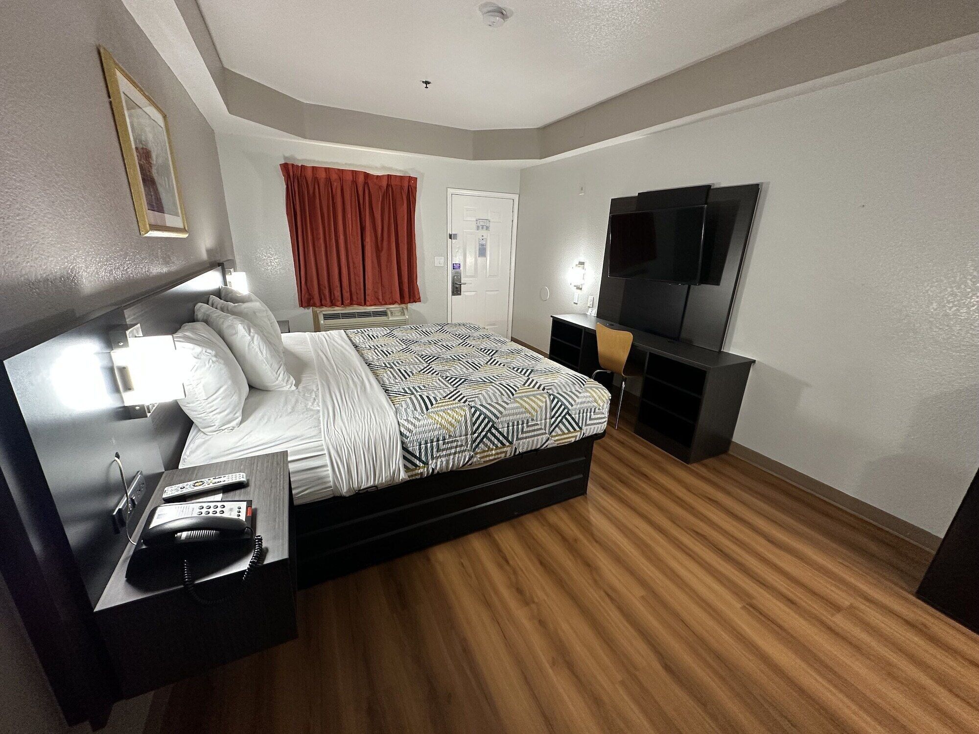 Desk, laptop workspace, free WiFi, bed sheets